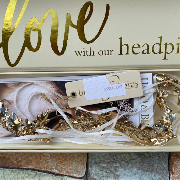 Brides & hairpins Los Angeles headpiece